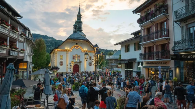 Passage de l'UTMB dans le centre de Saint-Gervais